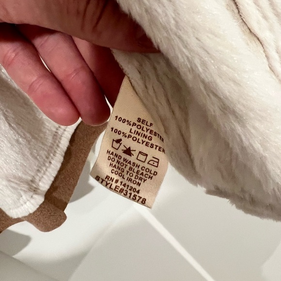 NWT Hem & Thread Vest. - Picture 5 of 6